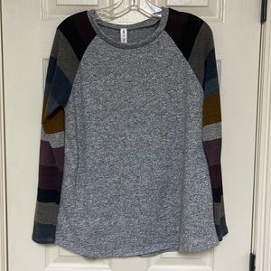 Vanilla Bay size small long sleeve top.Gray & multi colored sleeves See pictures